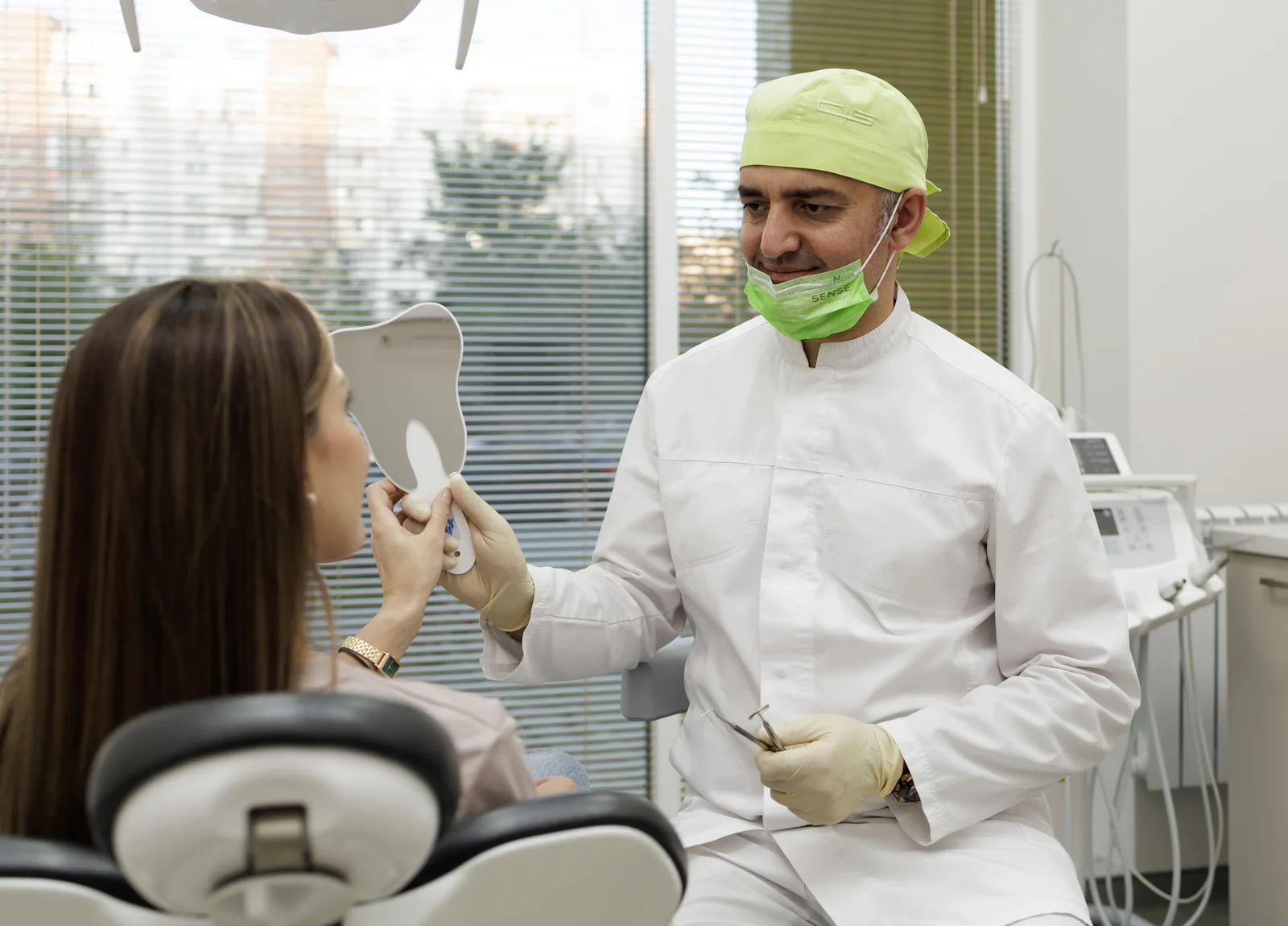 Консультация по имплантации зубов в Lazar's Clinic